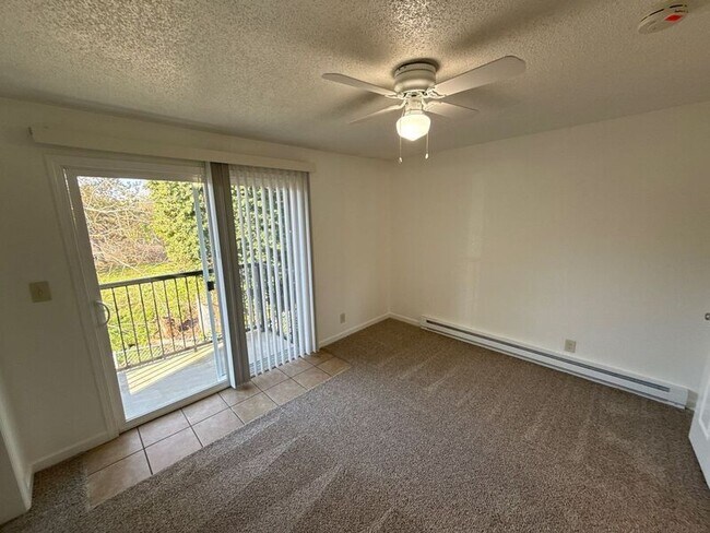 Building Photo - 1015 SW 5th Ave