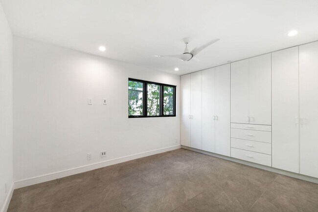 Building Photo - 2700 Manhattan Ave