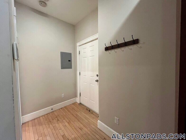 Building Photo - 45 Pratt St