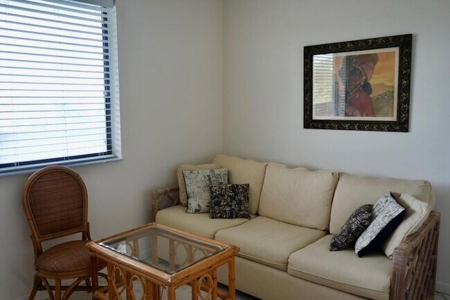 Building Photo - 3154 Via Poinciana