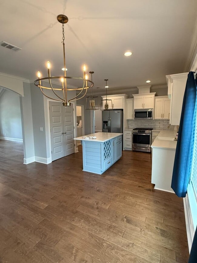 Building Photo - 345 Somers Ln