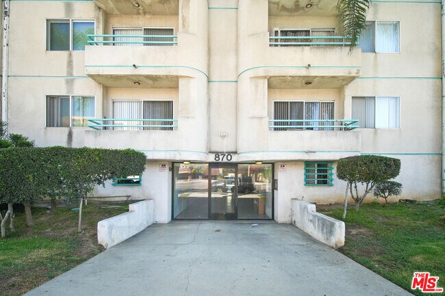 Building Photo - 870 S Crenshaw Blvd