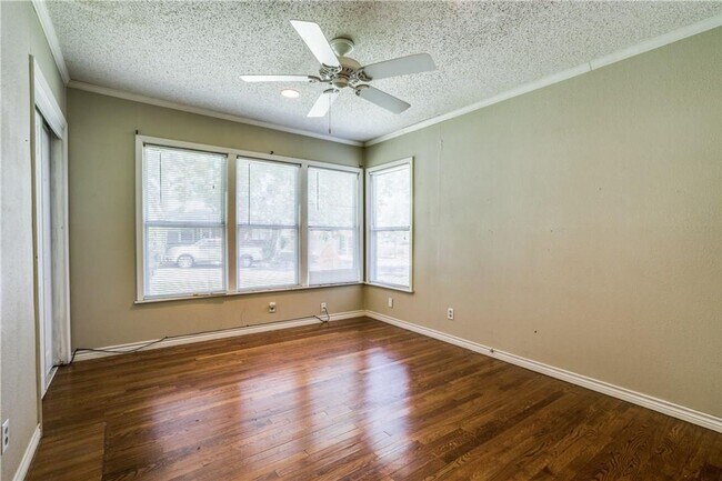 Building Photo - Lease for 2026-2027 School year!