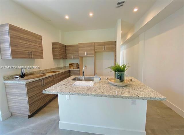 Building Photo - 3653 SW 25th