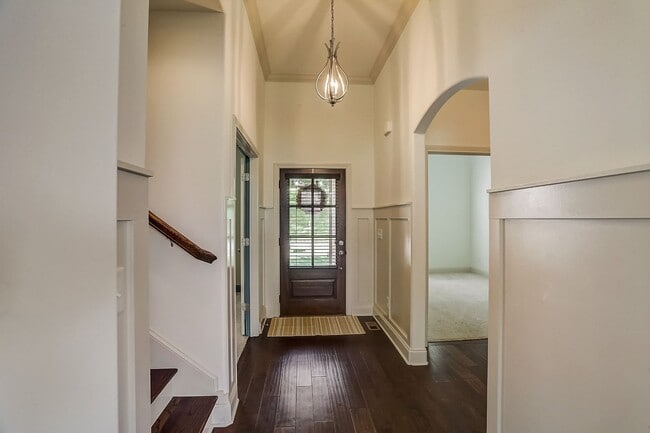 Building Photo - Beautiful 5-bedroom rental home in the hig...