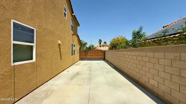 Building Photo - 2234 Avenida del Mar