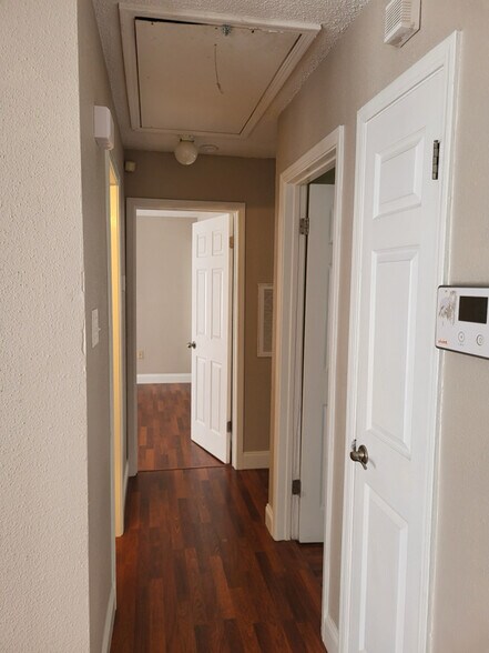 Building Photo - 26 Sharen Pl