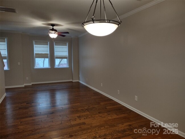 Building Photo - 626 Raya Ct