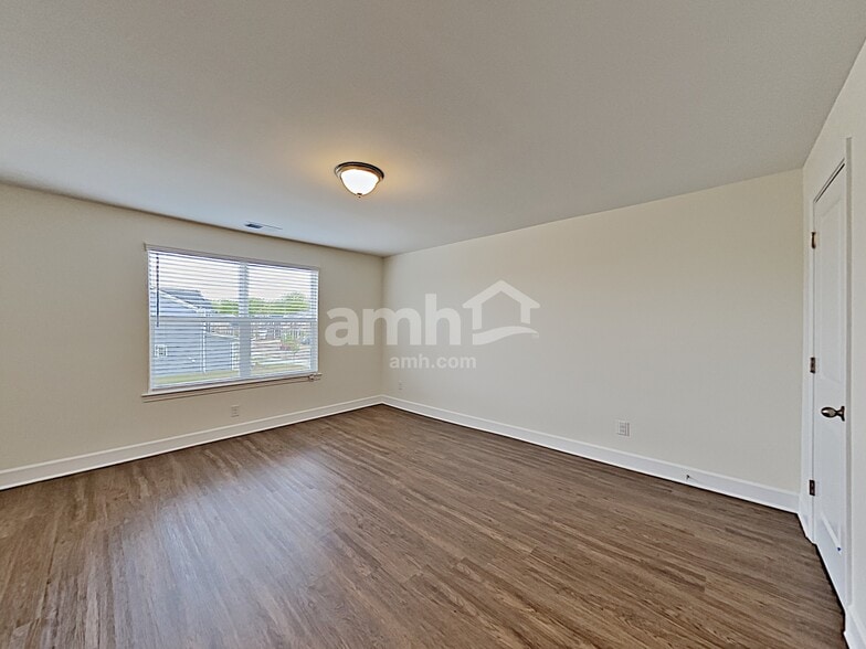 Building Photo - 4265 Longfellow Dr