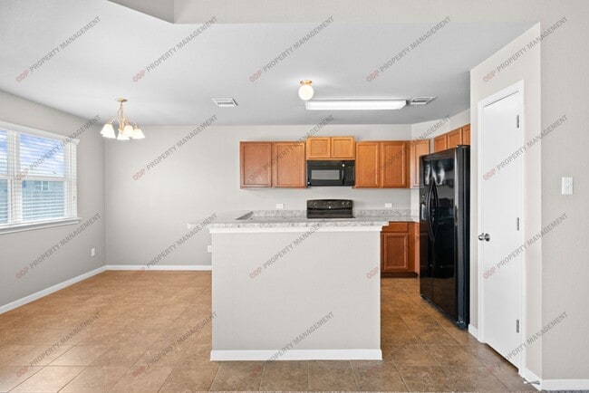 Building Photo - 1115 Roanoke Dr