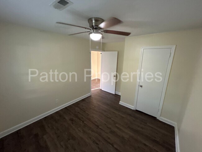 Building Photo - 999 Seminole Dr