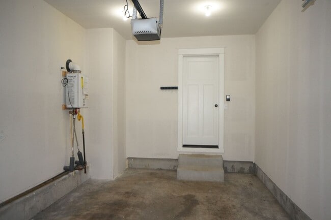 Building Photo - NE Piedmont 3-bedroom Beauty! - APPLICATIO...