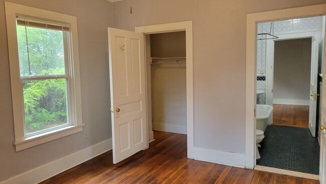 Building Photo - Ranch Style Home in Downtown! - MileStone RES