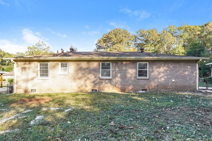 Building Photo - 216 Westwood Dr