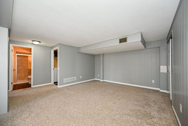 Building Photo - 3 Bedroom Manchester Condo