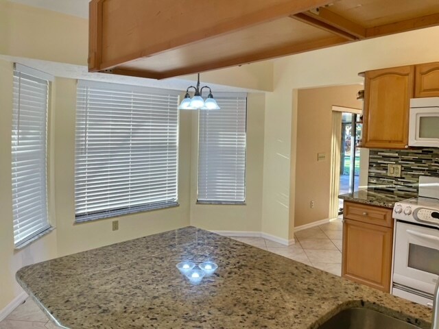 Building Photo - 5400 NW Emblem St