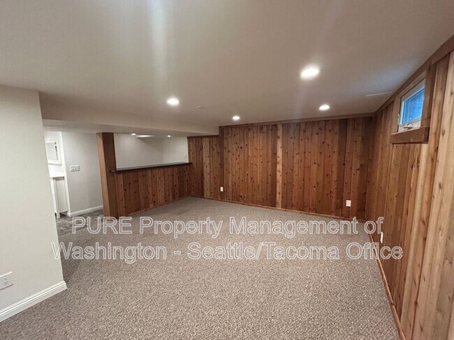 Building Photo - 208 N Washington Ave