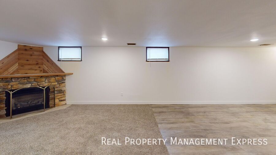 Building Photo - Spacious 2 Bedroom, 2 Bath Home in the Heart of Dell Rapids