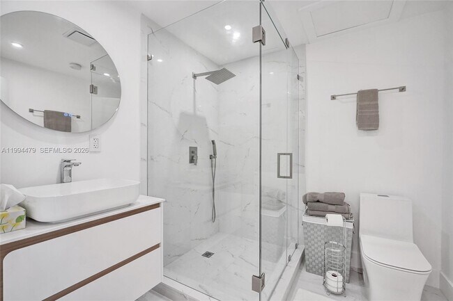 Building Photo - 12478 N Bayshore Dr