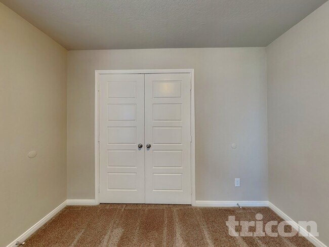 Building Photo - 13630 Paxton Blvd