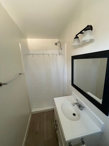 Building Photo - 20033 Saticoy St