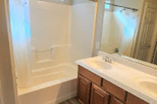 Building Photo - 4 bedroom in gated community