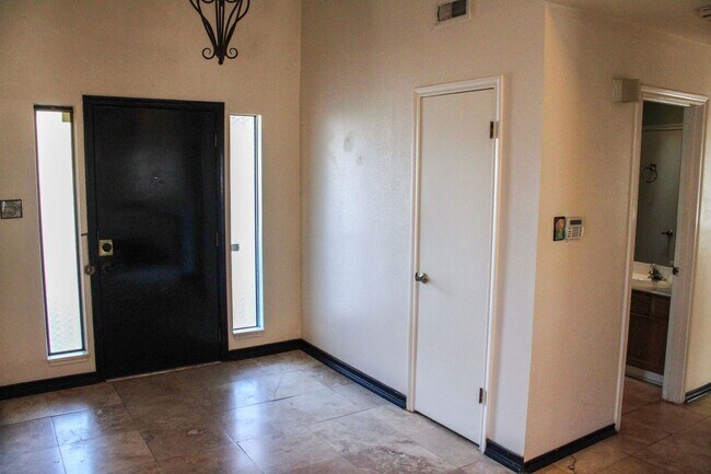 Building Photo - 4222 Clear Lake Dr