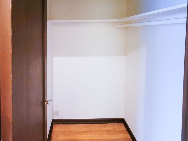 Building Photo - 6209 1/2 15th Ave NW-202