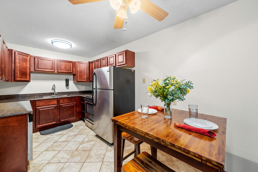Building Photo - Seven Pines Apartments