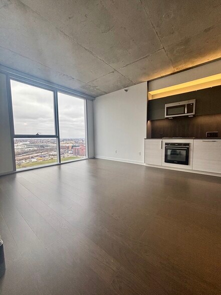Hazy Day - 1160 N Larrabee St