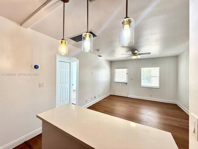 Building Photo - 2403 Scott St