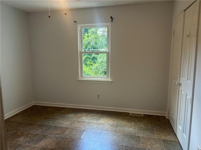 Building Photo - 2918 Mockingbird Cir