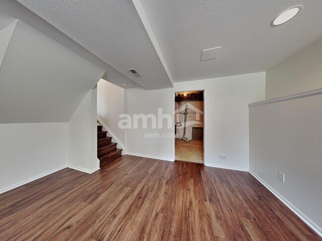 Building Photo - 13656 Adams St