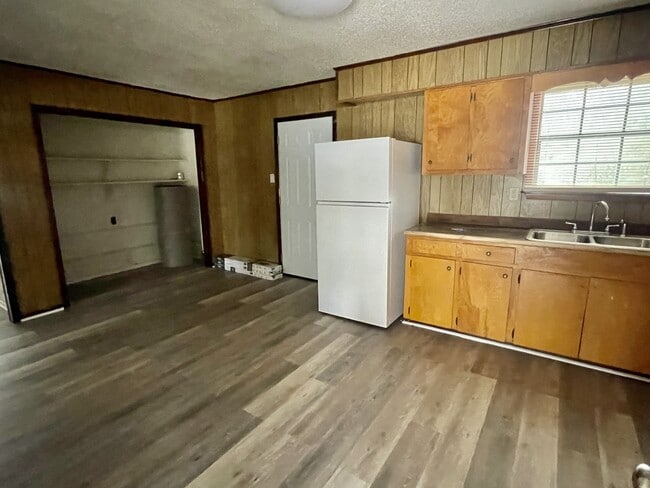 Building Photo - 2968 Oak St