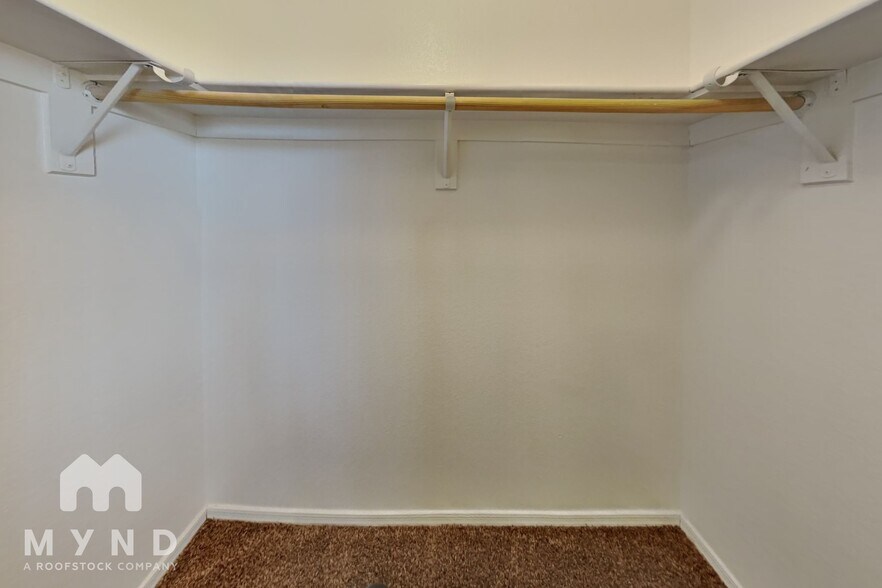 Building Photo - 2434 E Roeser Rd