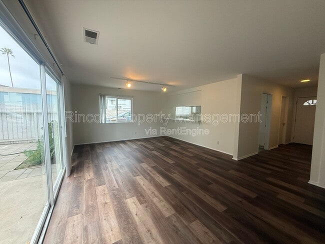 Building Photo - 2474 Seahorse Ave