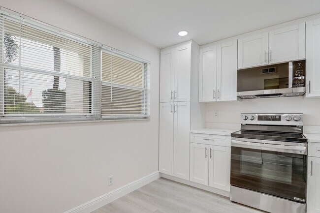 Building Photo - 3595 Birdie Dr