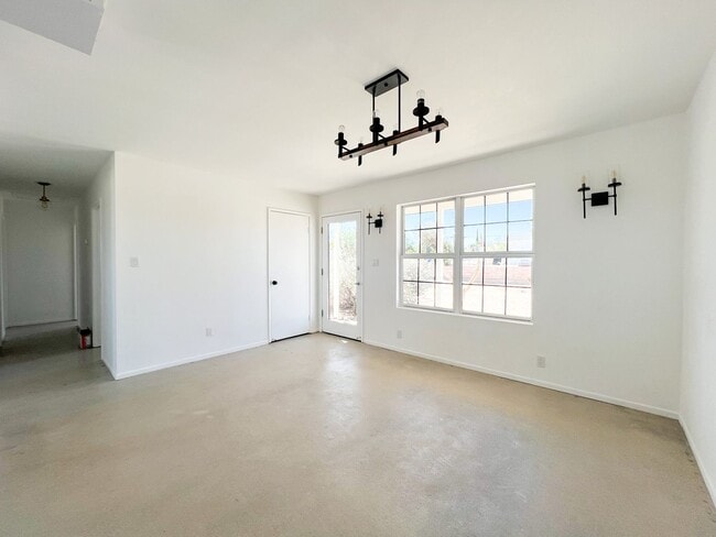 Building Photo - A Newly Remodeled 3 Bedroom