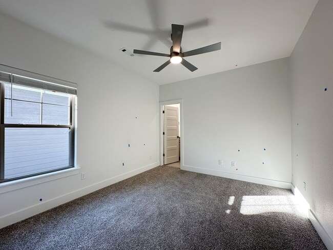 Building Photo - 4305 W Bronco Dr