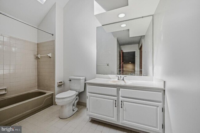 Building Photo - 207 Steeplechase Cir