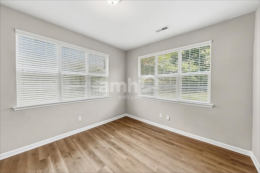 Building Photo - 15907 Circlegreen Dr