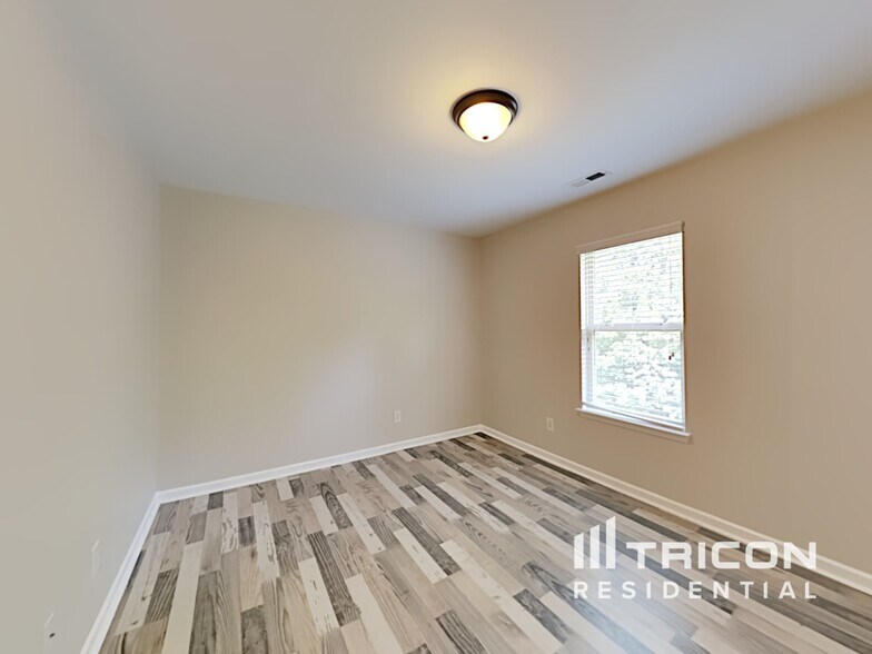 Building Photo - 2807 Old House Cir