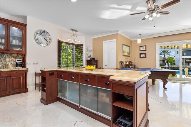 Building Photo - 70 Bay Colony Ln