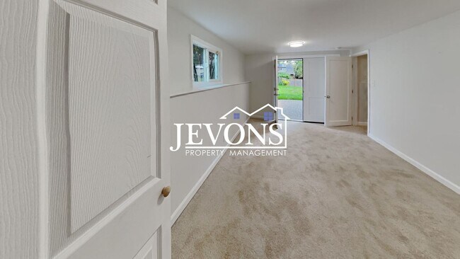 Building Photo - Beautiful single-family home in Seattle