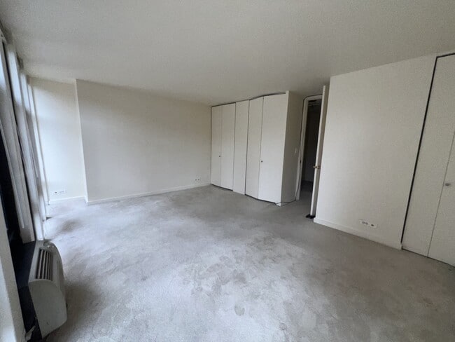 Building Photo - 6700 S South Shore Dr