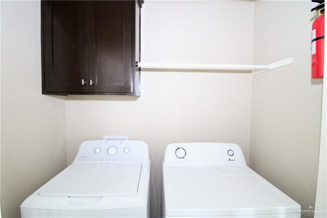 Building Photo - 13 Taft St