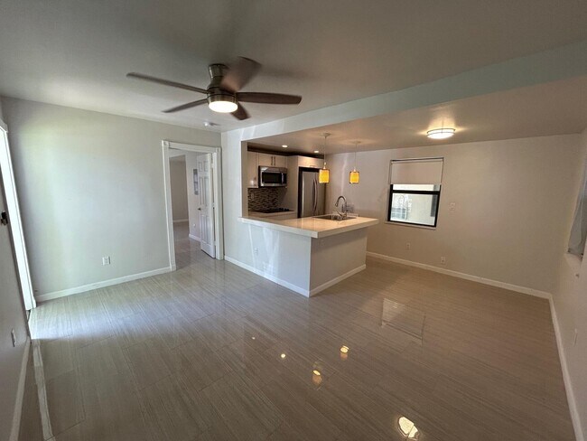 Building Photo - 112 NE 5th St