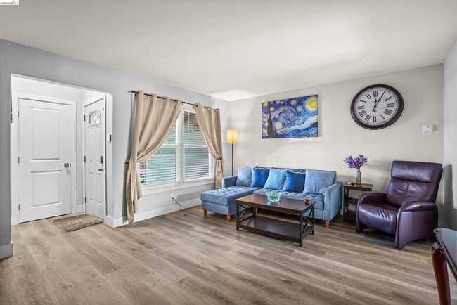 Building Photo - 80 Loma Vista Way