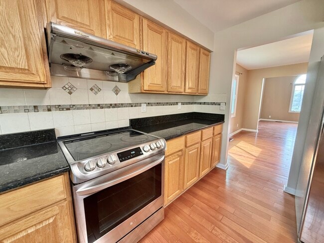 Building Photo - 2636 Shefman Terrace