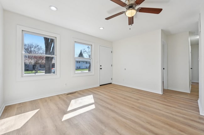 Building Photo - 1713 Rogers Ave